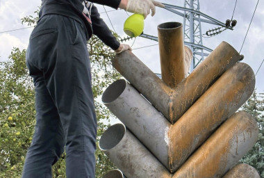 Petrašiūnų elektrinę papuošė pirmoji skulptūra